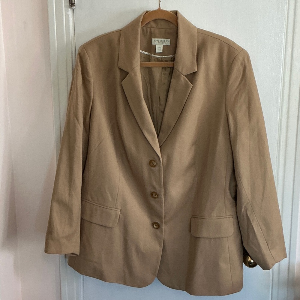 Appleseed’s Women's Beige Camel Wool Blazer Sz 22W has inside pocket